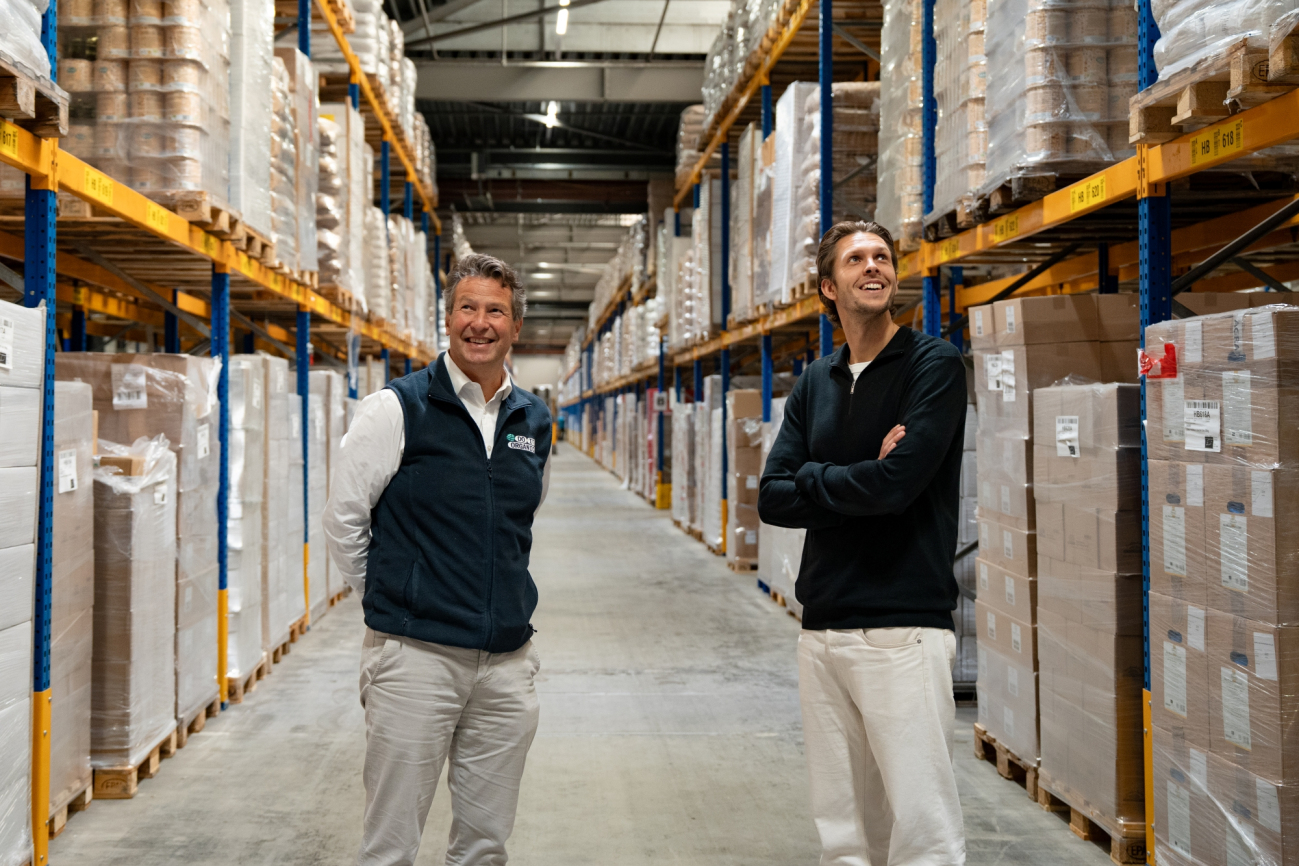 Hendrik Wijnen and Joren Groot in DO IT Organic's warehouse